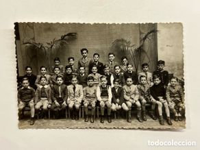 Fotografía antigua: RECUERDO ESCOLAR. Fotografía Grupo de escolares.. (h.1945?) Medídas: 8,5 x 13,5 cm